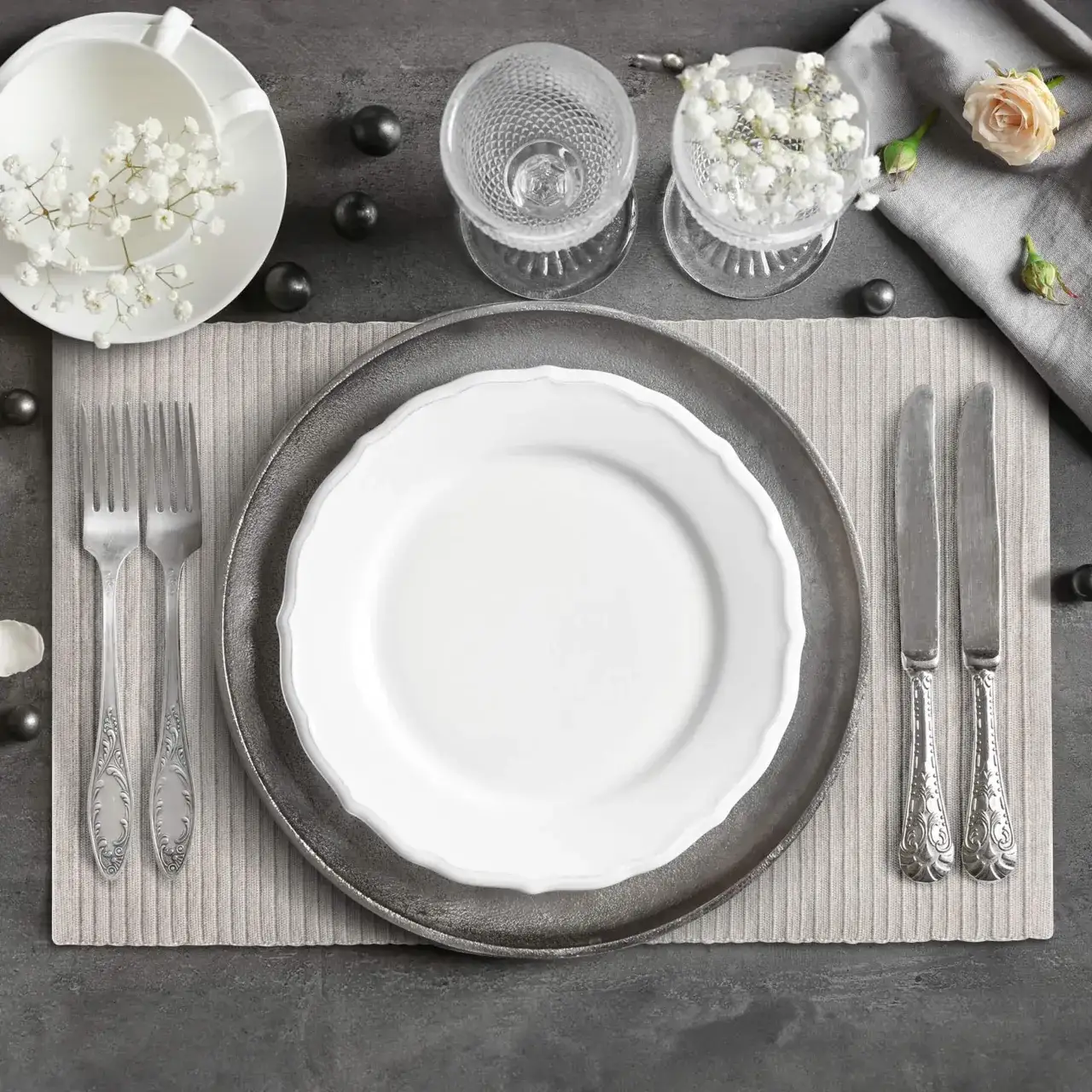 Zdjęcie Jak udekorować stół na rocznicę ślubu - 10 wyjątkowych pomysłów