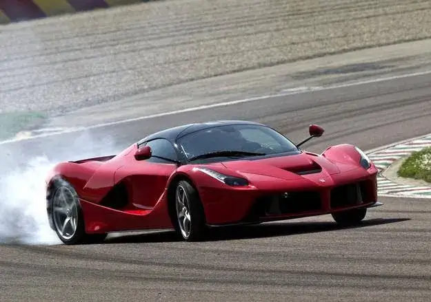 Zdjęcie Ferrari LaFerrari ile kosztuje? Sprawdź ceny nowych i używanych modeli