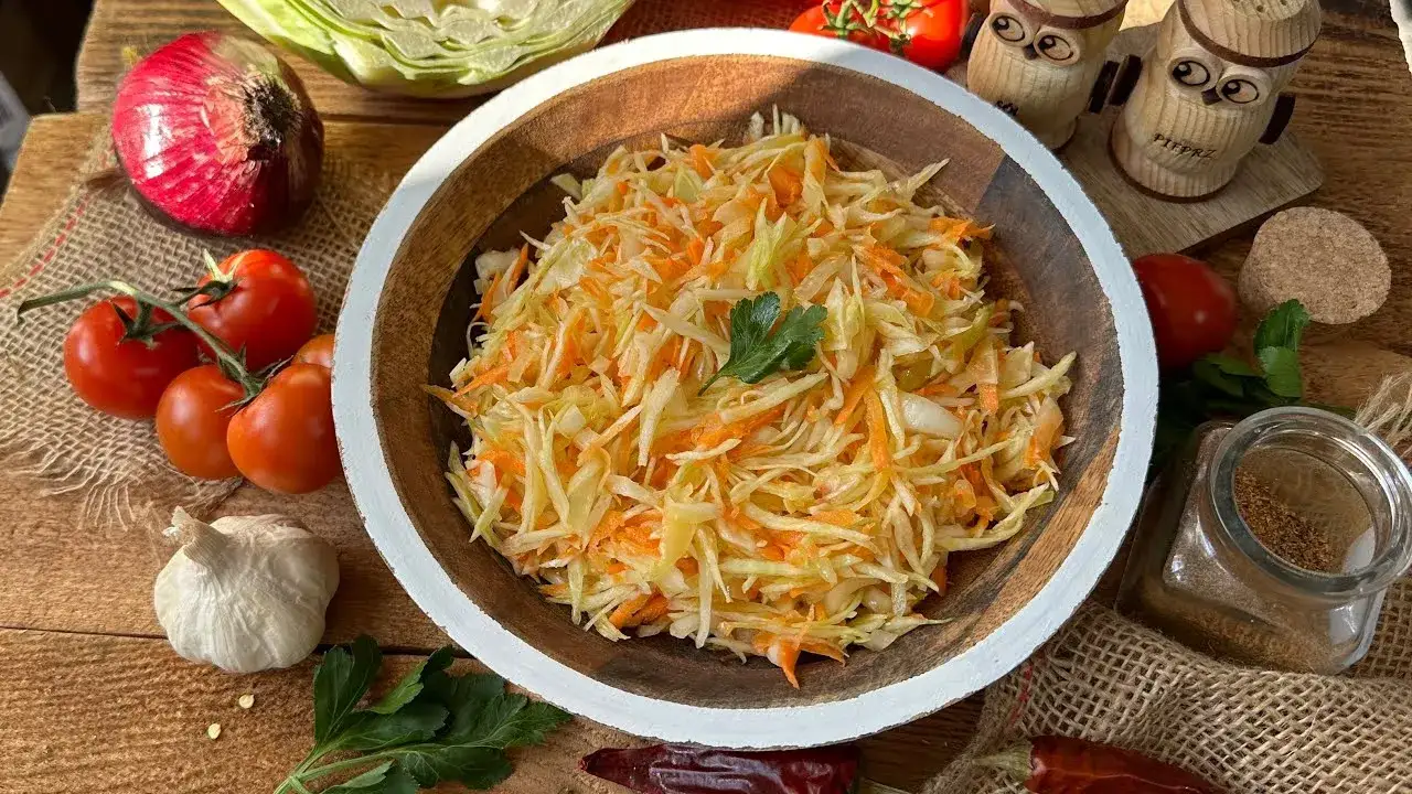 Zdjęcie Surówka z kapusty jak z chińskiej restauracji - idealny przepis w domu