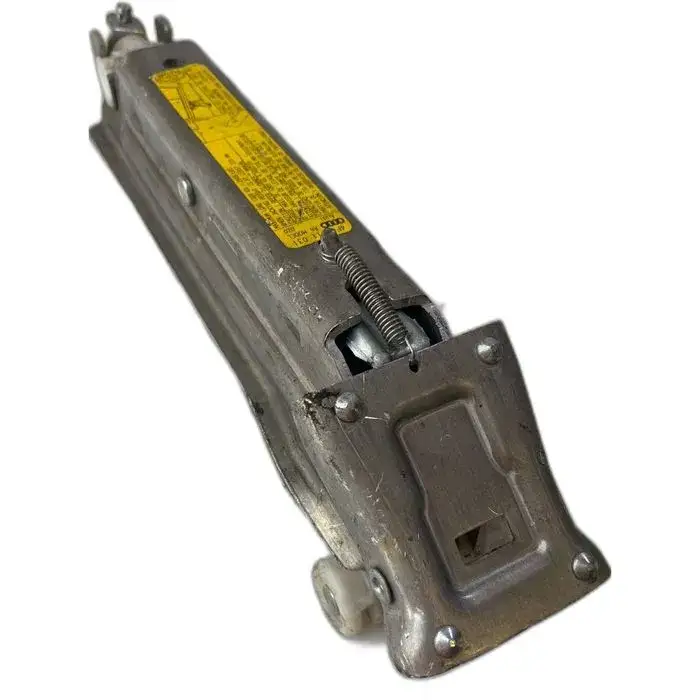 Zdjęcie Gdzie podłożyć lewarek Audi A6 C6, aby uniknąć uszkodzeń?