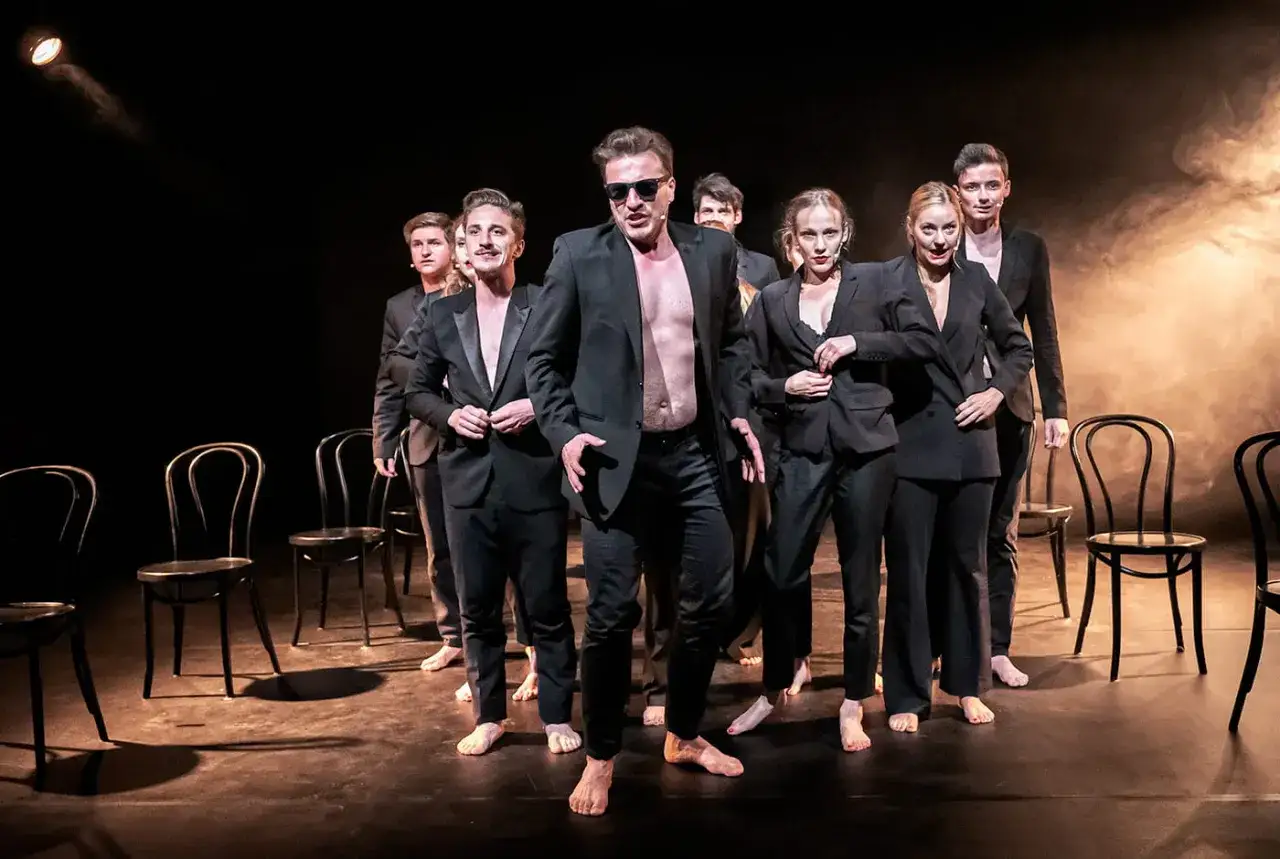 Zdjęcie A planety szaleją spektakl – odkryj emocje i wyjątkowe występy