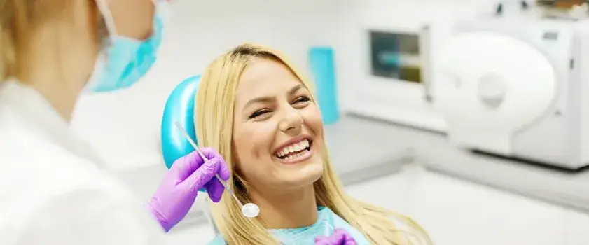 Zdjęcie Dlaczego puchną dziąsła? Poznaj przyczyny i sposoby na ulgę