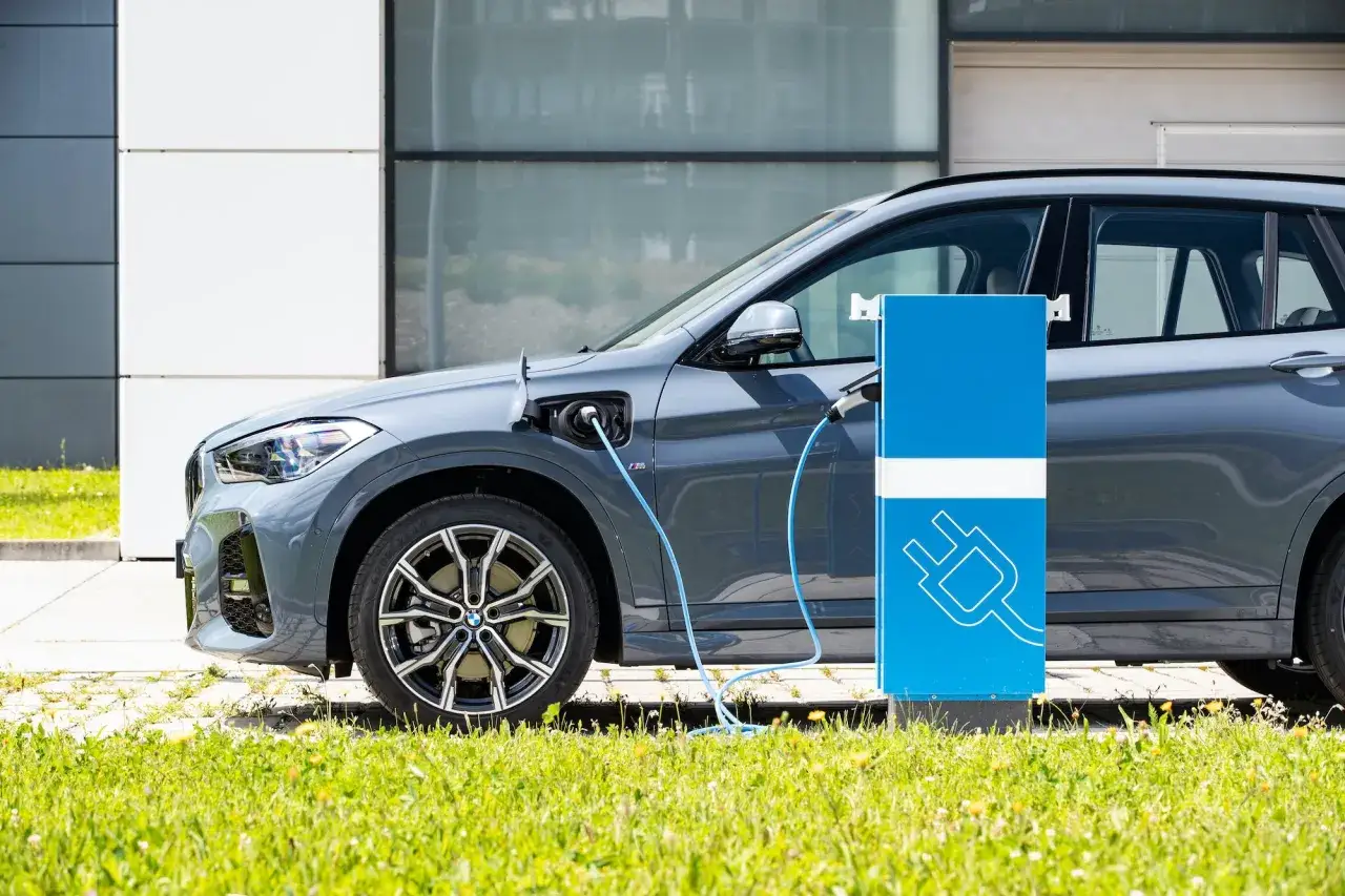 Zdjęcie BMW Plug-in: Wszystko o hybrydach ładowanych z gniazdka