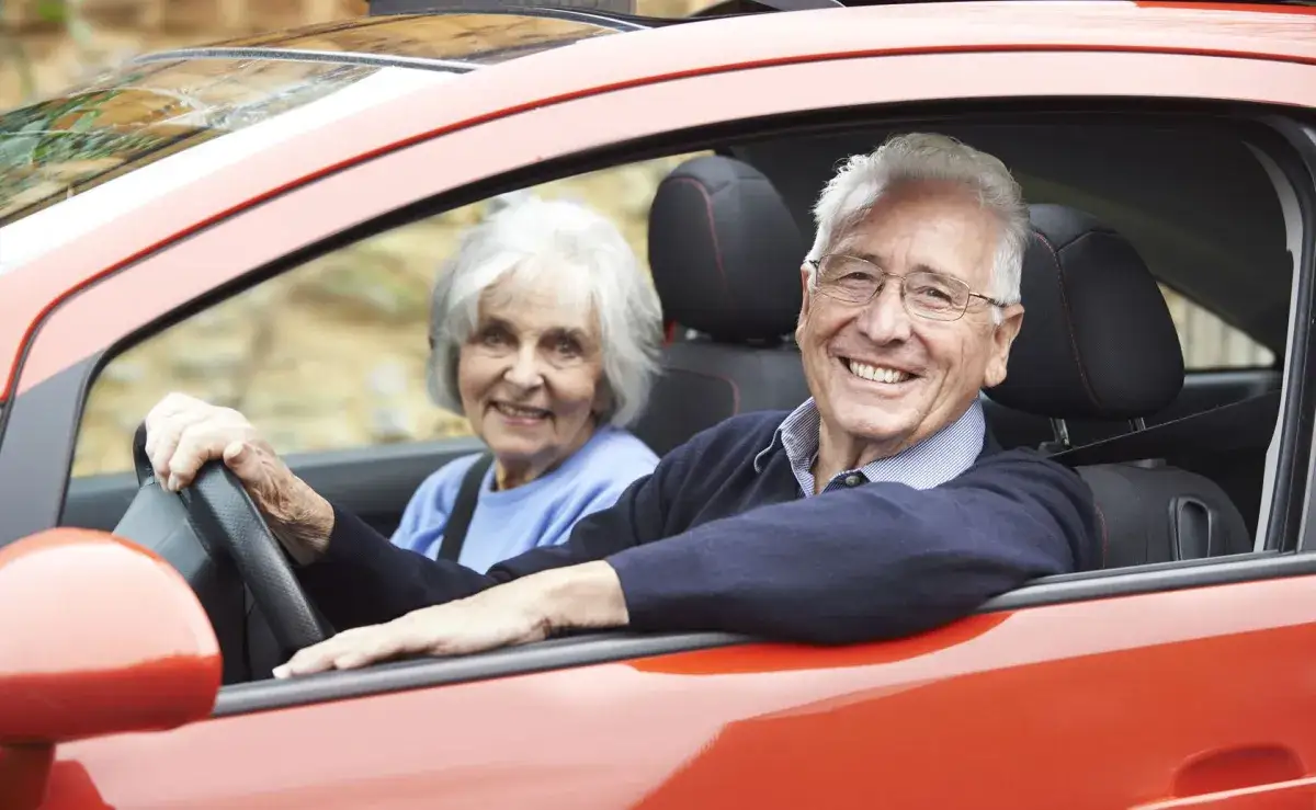 Zdjęcie Czy warto robić prawo jazdy po 60? Odkryj korzyści i wyzwania