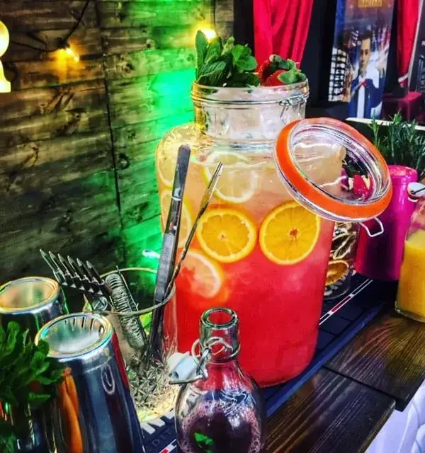 Zdjęcie Ile kosztuje drink bar na wesele? Sprawdź, co wpływa na cenę