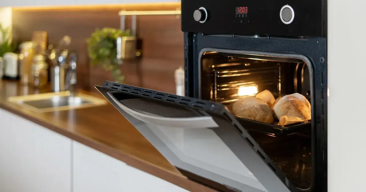 Zdjęcie Jaki piekarnik z mikrofalą wybrać? Odkryj najlepsze modele i porady