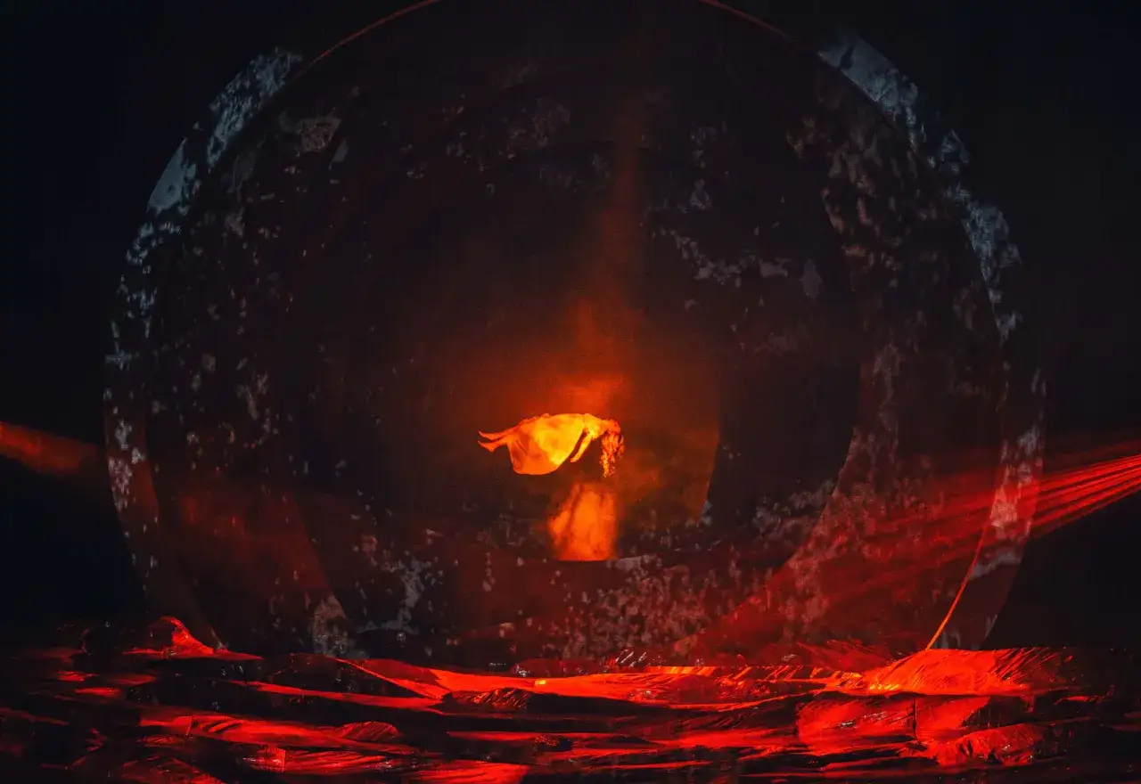 Zdjęcie "Piknik pod wiszącą skałą" - tajemnicze zaginięcie i niebezpieczna prawda