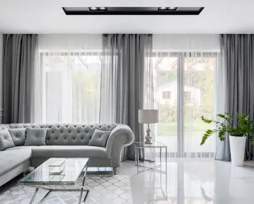 Zdjęcie Zasłony czy firany do salonu - co wybrać, by nie żałować?