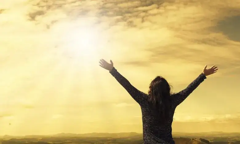 Zdjęcie Co to jest modlitwa uwielbienia i jak wpływa na naszą wiarę