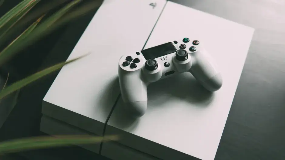Zdjęcie PS4 i jej wszystkie wersje: porównanie specyfikacji konsol PlayStation 4