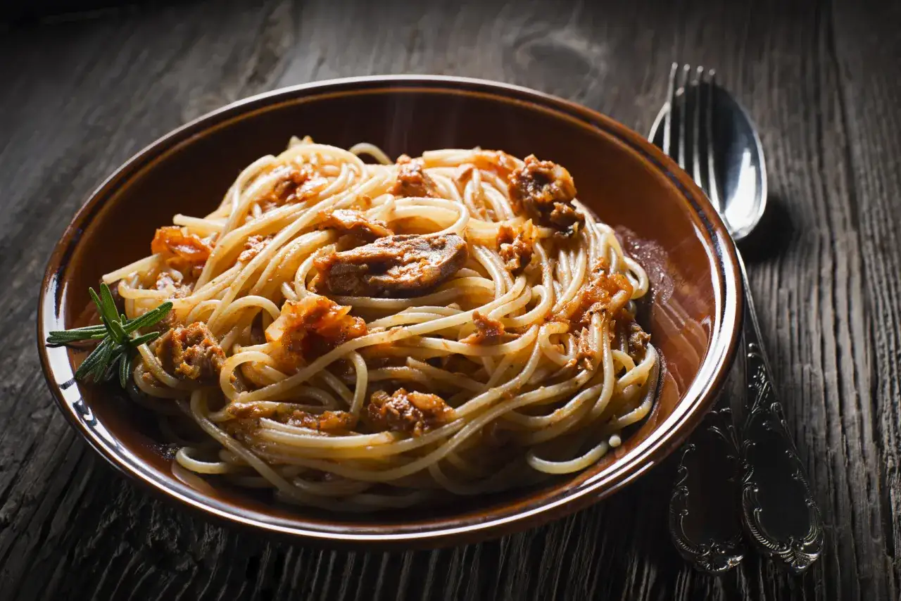 Zdjęcie Szybkie i proste spaghetti z tuńczykiem - idealne na obiad