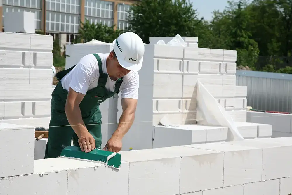 Zdjęcie Silikaty czy beton komórkowy: Który materiał wybrać do budowy?