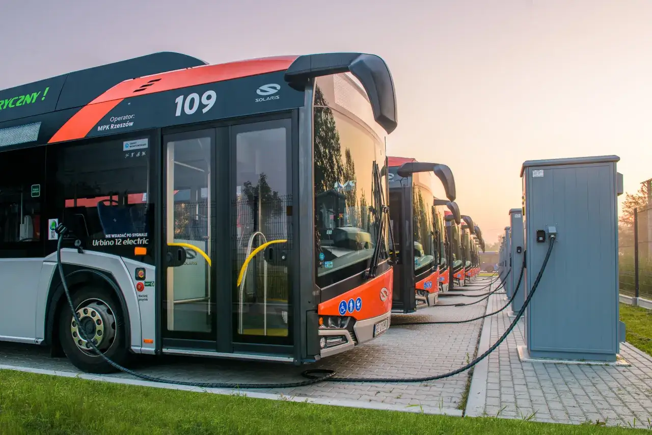 Zdjęcie Skąd odjeżdża polski bus w Rzeszowie? Sprawdź najlepsze lokalizacje