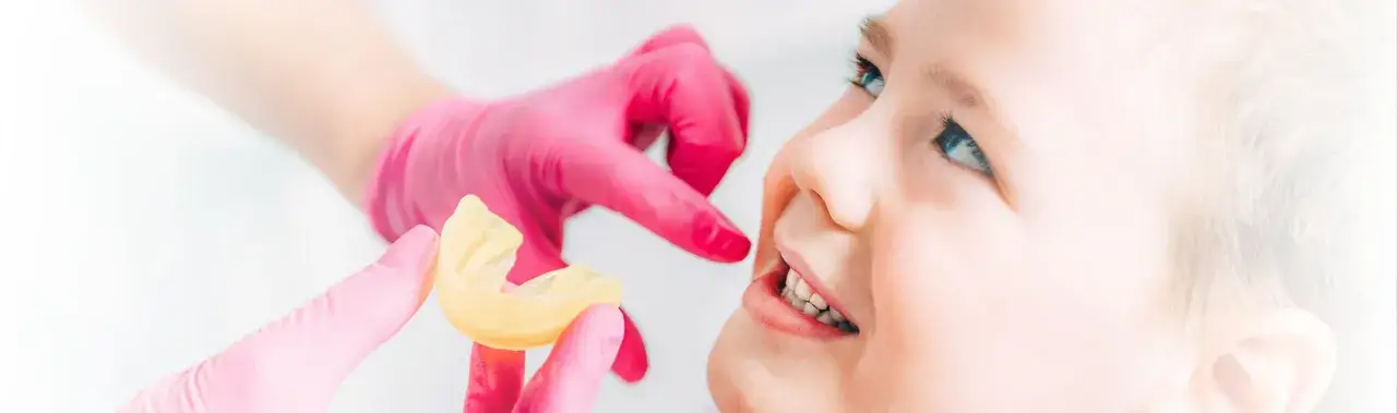 Zdjęcie Kiedy z dzieckiem do ortodonty? Kluczowe objawy i wiek wizyty