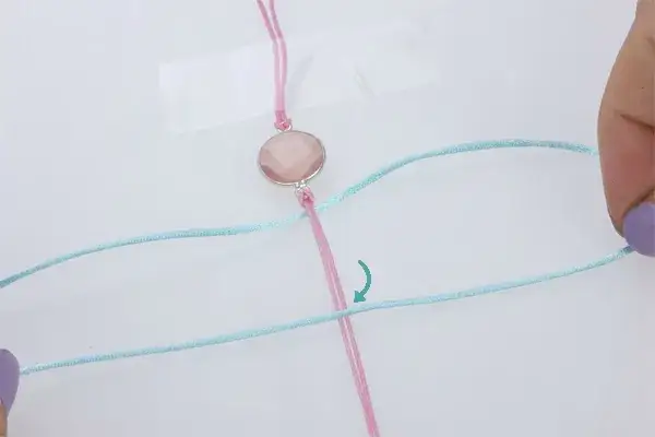 Zdjęcie Jak zrobić bransoletkę ze sznurka - proste kroki dla każdego kreatywnego