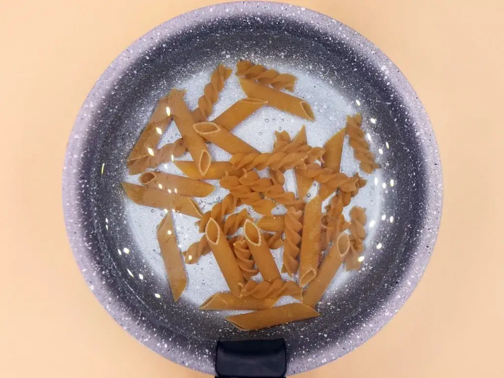 Zdjęcie Jak długo gotować makaron penne, aby uniknąć rozgotowania?