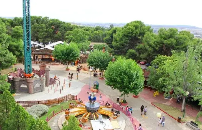 Zdjęcie Todo lo que necesitas saber sobre el parque de atracciones de Zaragoza
