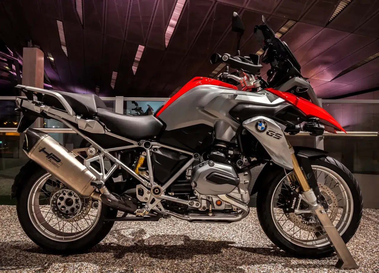 Zdjęcie BMW R1200 GSA - wszechstronny motocykl dla miłośników przygód i off-roadu