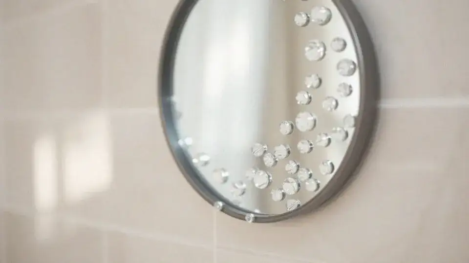 Zdjęcie Jak ozdobić lustro kryształkami - kreatywne techniki i pomysły