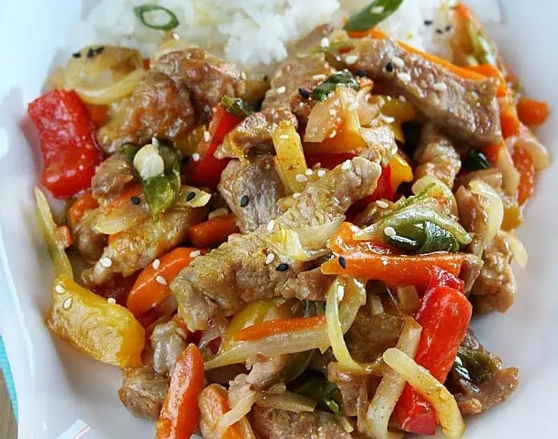 Zdjęcie Pyszna wieprzowina z warzywami - proste przepisy na każdy dzień