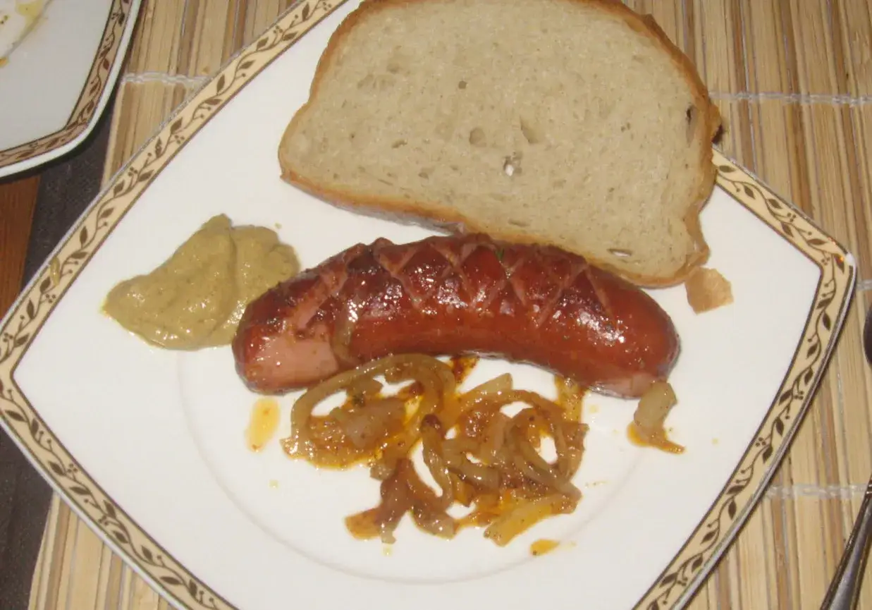 Zdjęcie Kiełbasa z patelni jak z grilla – smaczne triki na idealny smak