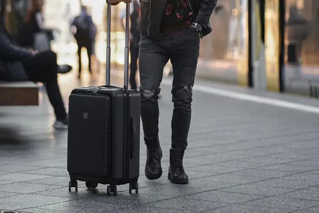 Zdjęcie Jak zważyć walizkę: proste metody, które zaoszczędzą Ci kłopotów