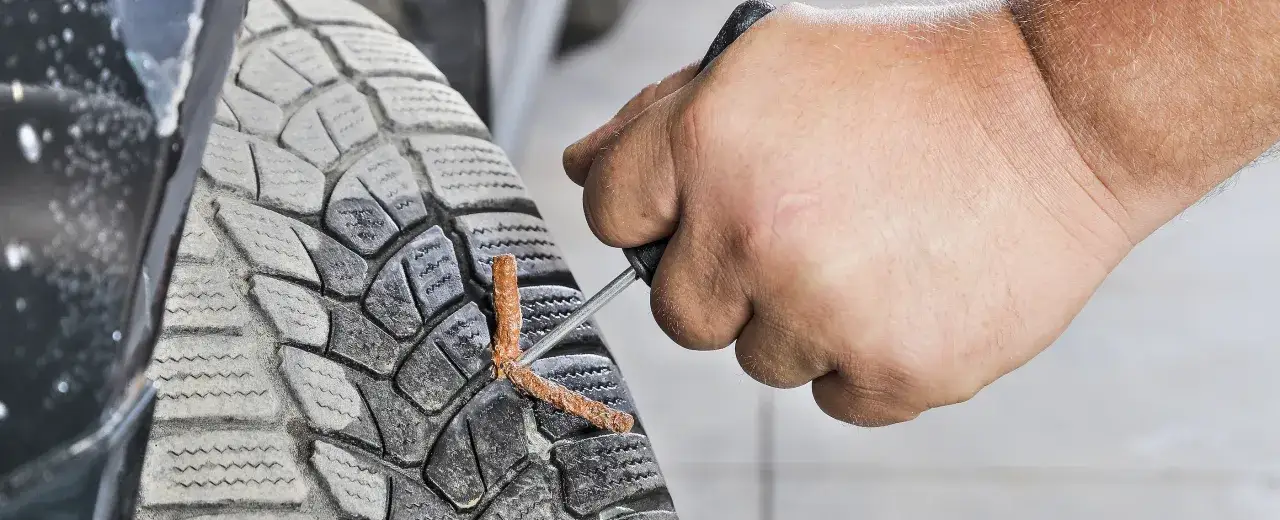 Zdjęcie Czy naprawa opony sznurem jest trwała? Sprawdź, zanim zaryzykujesz