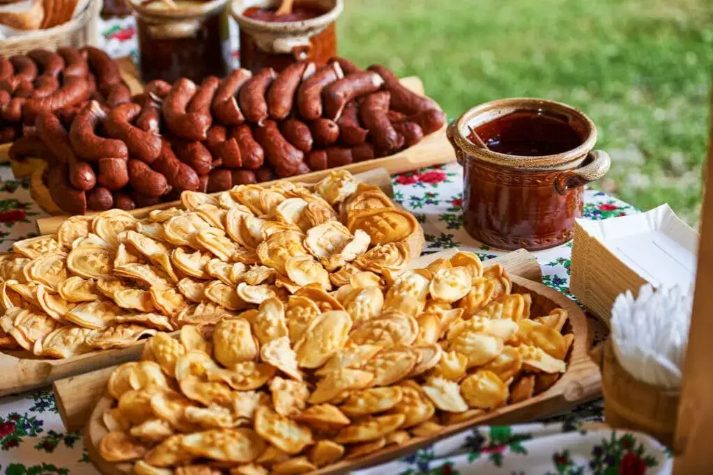 Zdjęcie Co zjeść w Zakopanem? Odkryj najlepsze tradycyjne potrawy góralskie