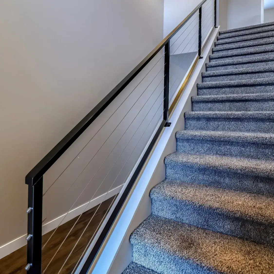 Zdjęcie Jaką wykładzinę na schody wybrać, aby zwiększyć bezpieczeństwo i styl?