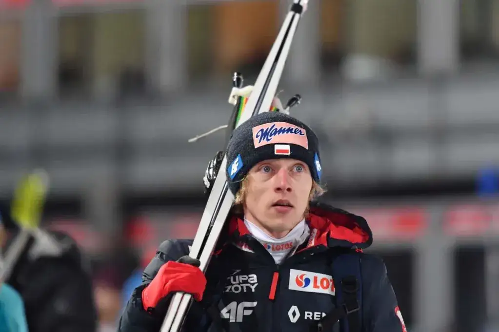 Zdjęcie Co się stało z Kubackim: Dlaczego skoczek zniknął z kadry?