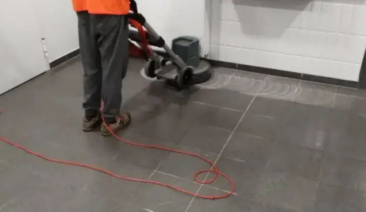 Zdjęcie Jak skutecznie czyścić gres chropowaty i zachować jego trwałość