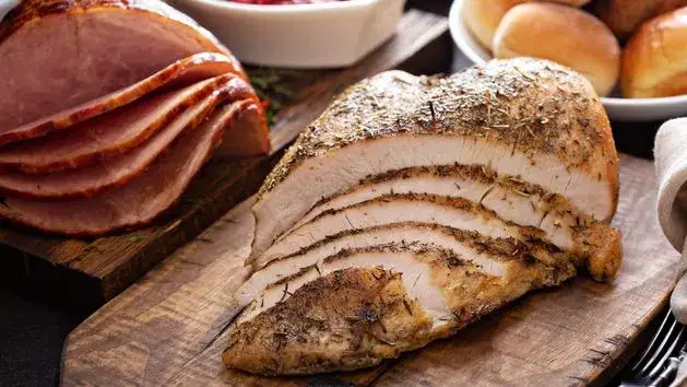 Zdjęcie Jak zrobić soczyste mięso na obiad? Sprawdzone triki i przepisy