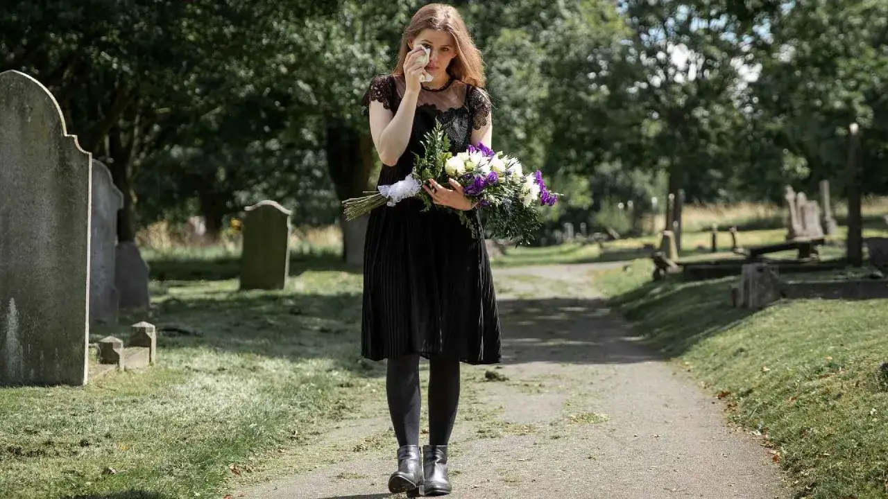 Zdjęcie Jak się ubrać na pogrzebie latem, aby czuć się komfortowo i odpowiednio