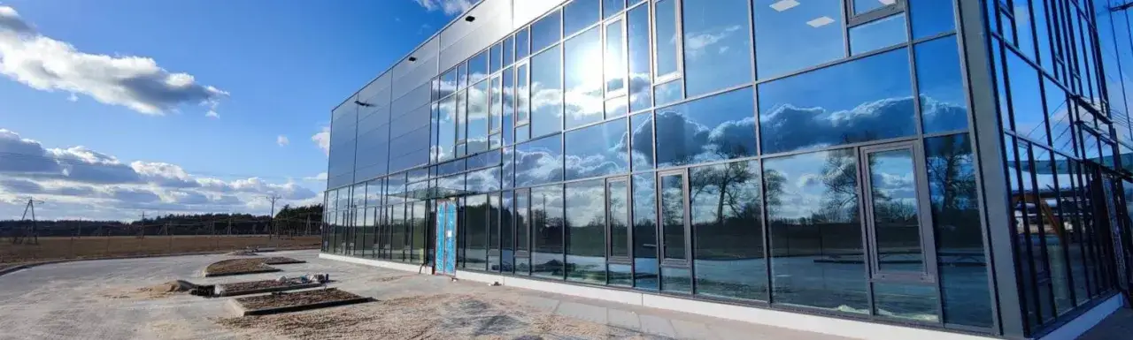 Zdjęcie Ile kosztuje montaż fasady aluminiowej: kalkulator cen i wycena 2025