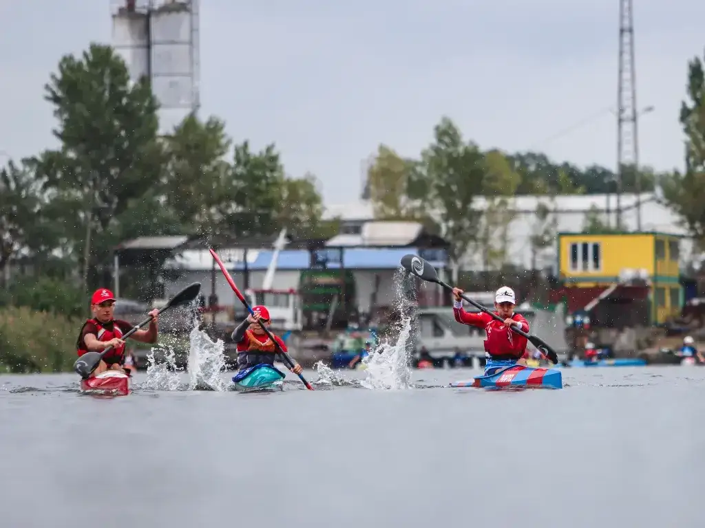 Zdjęcie Kajakarstwo w Warszawie - najlepsze kluby i trasy dla każdego