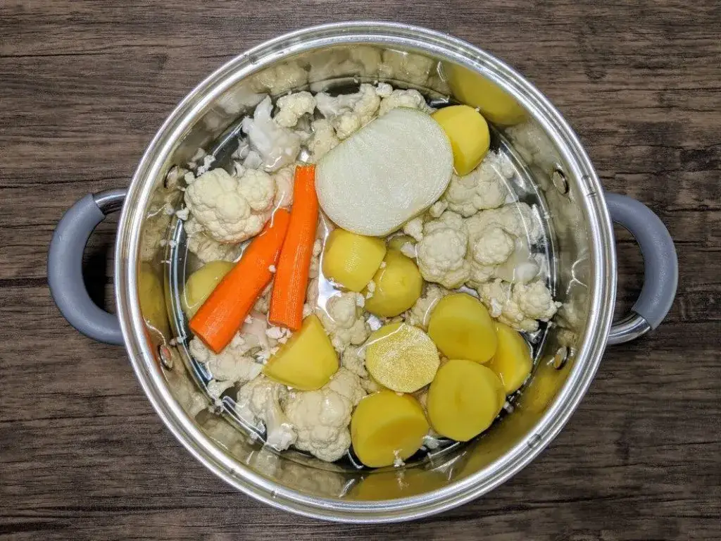 Zdjęcie Jak bezpiecznie przewieźć zupę w garnku bez rozlania i utraty ciepła