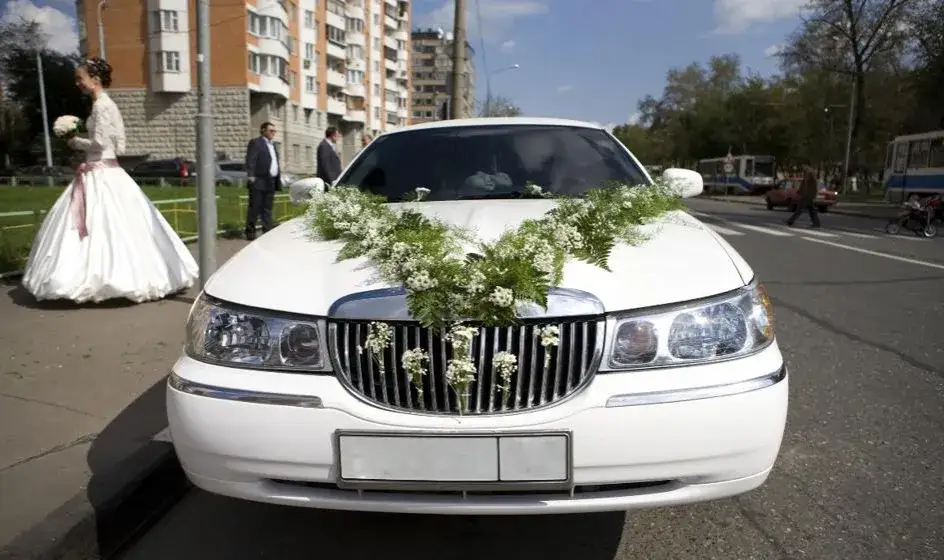 Zdjęcie Ile można zarobić na wożeniu do ślubu? Sprawdź realne zarobki