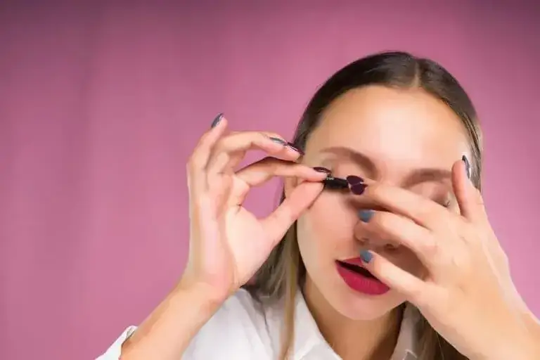 Zdjęcie Jak ściągnąć doczepiane rzęsy bez ryzyka uszkodzenia naturalnych?