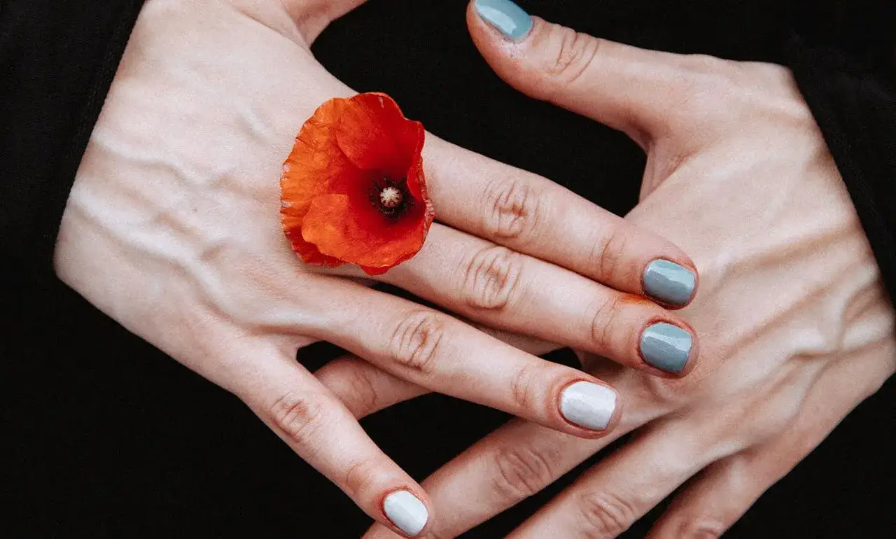 Zdjęcie Jak zostać modelką dłoni: Kluczowe kroki do sukcesu w branży