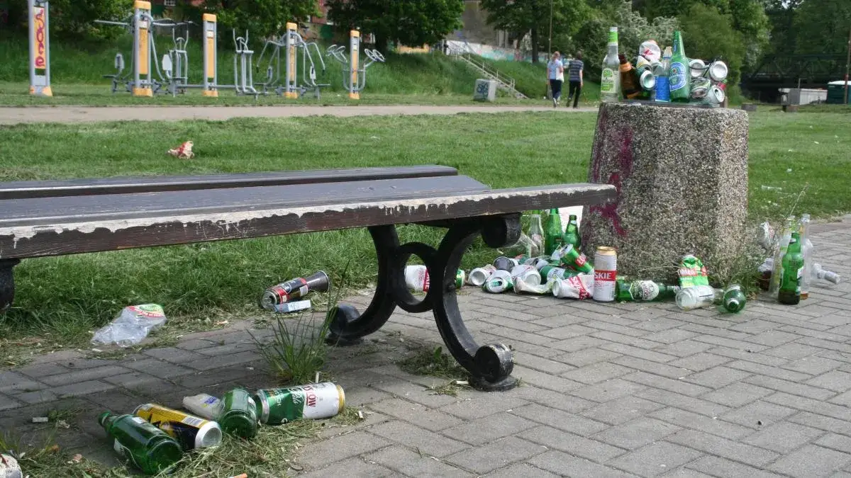 Zdjęcie Czy na bulwarach można pić alkohol? Sprawdź aktualne przepisy i zmiany