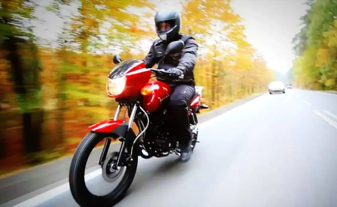 Zdjęcie Czy motorowerem można jeździć bez prawa jazdy? Sprawdź przepisy!