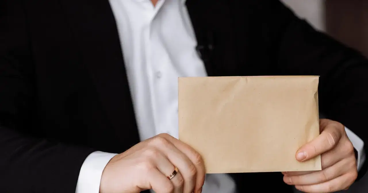 Zdjęcie Czy kopertę na wesele się zakleja? Oto co musisz wiedzieć