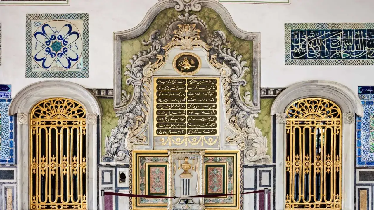 Zdjęcie Wnętrza pałacu Topkapi: tajemnice architektury i haremów