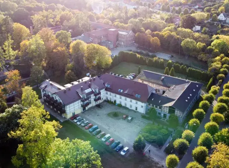 Zdjęcie Parking w sanatorium Gryf Połczyn-Zdrój: Bezpieczne i tanie opcje