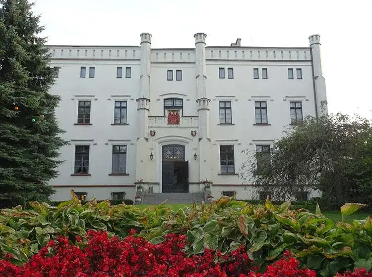 Zdjęcie Pałac w Bałoszycach: historia, zwiedzanie i sekrety zabytkowej architektury