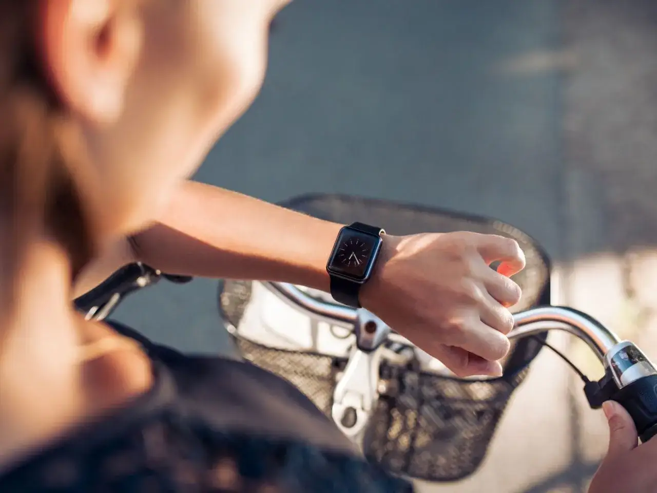 Zdjęcie Najlepszy smartwatch na rower – jak wybrać idealny model z GPS i wytrzymałą baterią