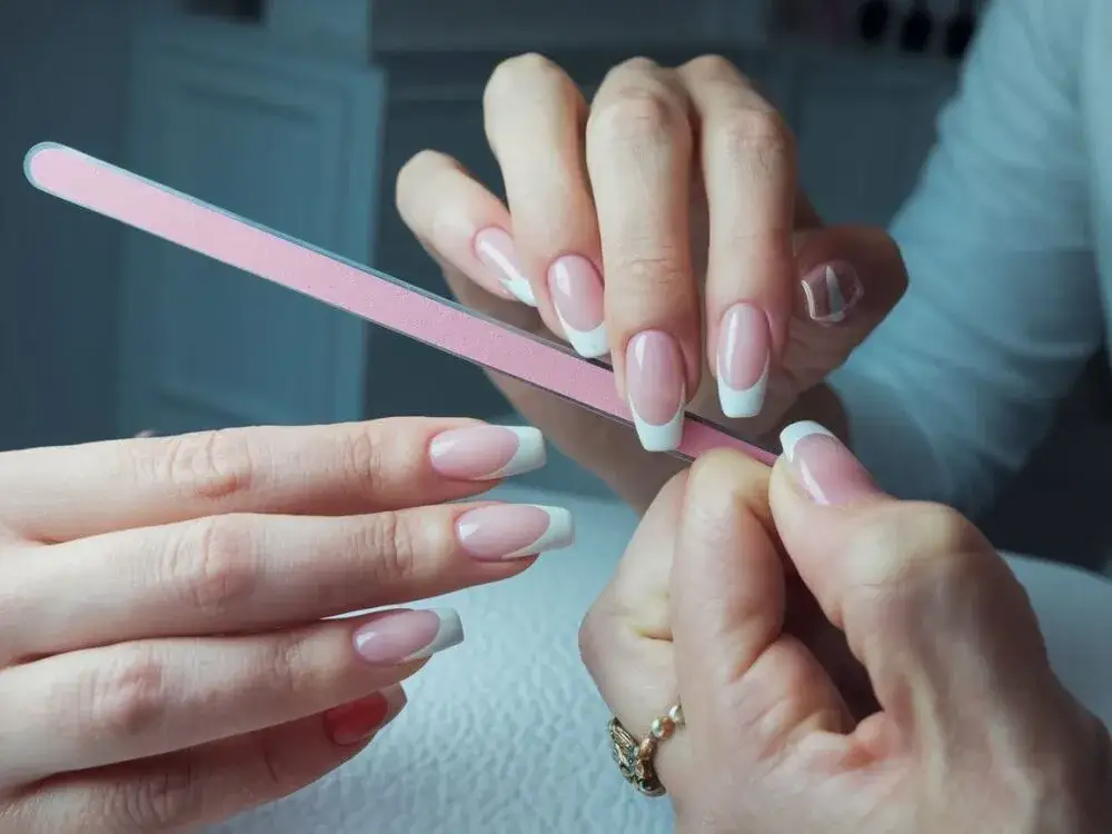 Zdjęcie Jak wyrównać płytkę paznokcia i uniknąć nieestetycznych nierówności