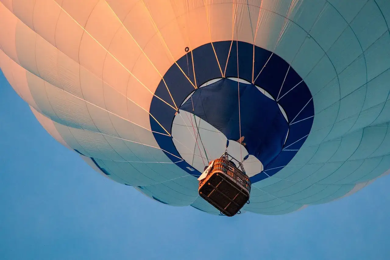 Zdjęcie Kto wynalazł balon na ogrzane powietrze? Historia, która zaskakuje