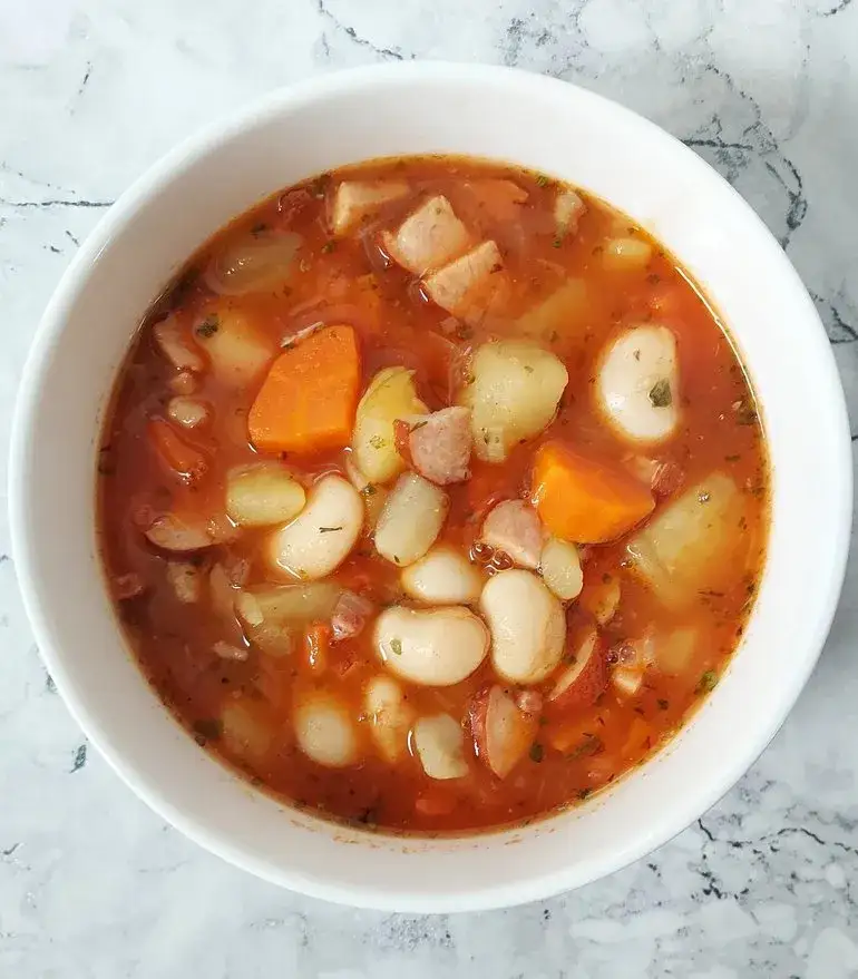 Zdjęcie Ile kcal ma zupa fasolowa? Zaskakujące kalorie i składniki