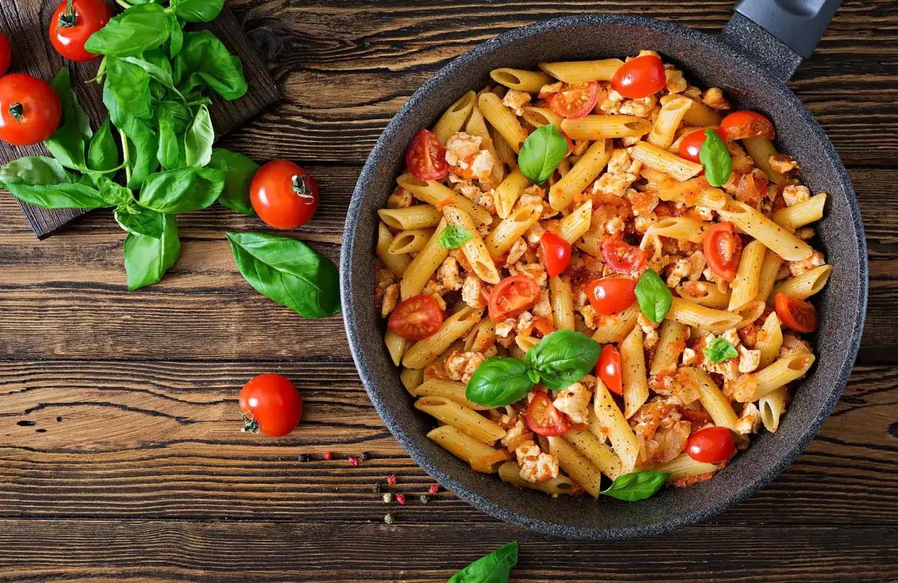 Zdjęcie Prosty przepis na penne pollo – makaron z kurczakiem, który zachwyci każdego
